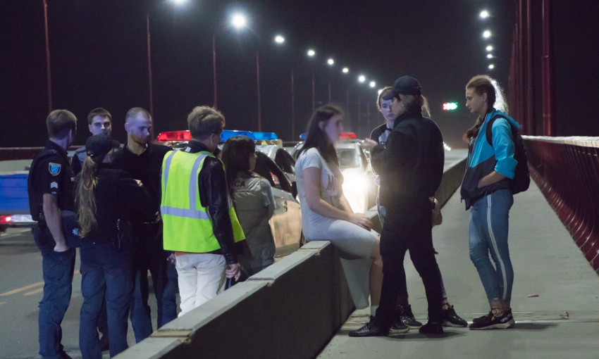 ЧП в Днепре: девушка пыталась покончить с собой на Новом мосту