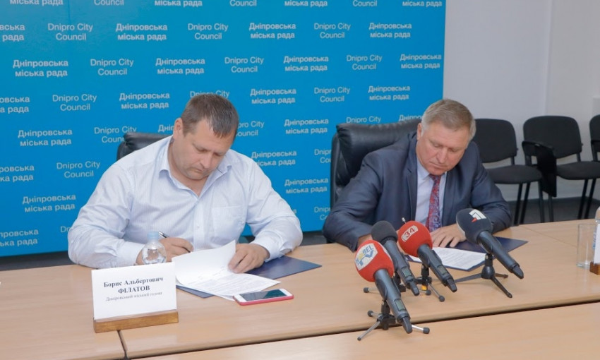 Борис Филатов подписал соглашение о партнерстве с головой Слобожанского поселкового совета