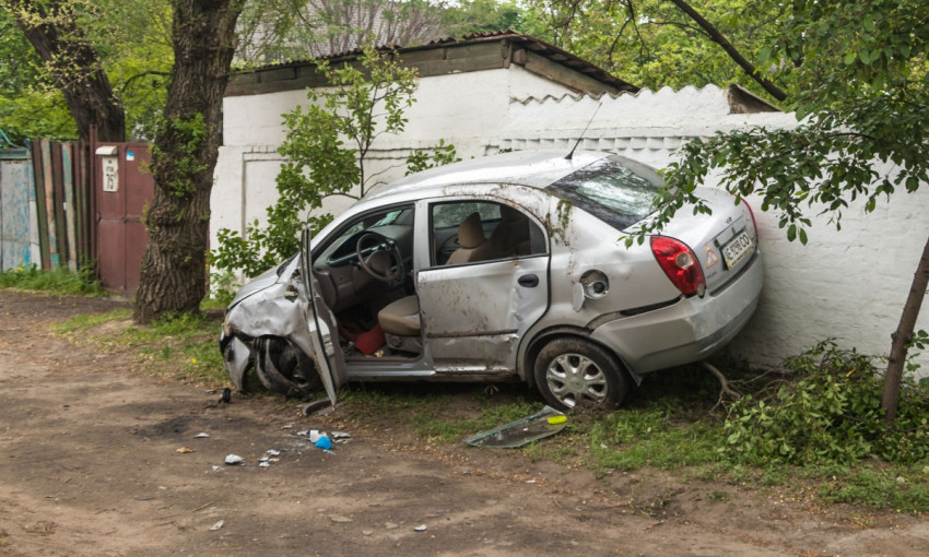 ДТП в Днепре: Chery столкнулся с Opel и перевернулся