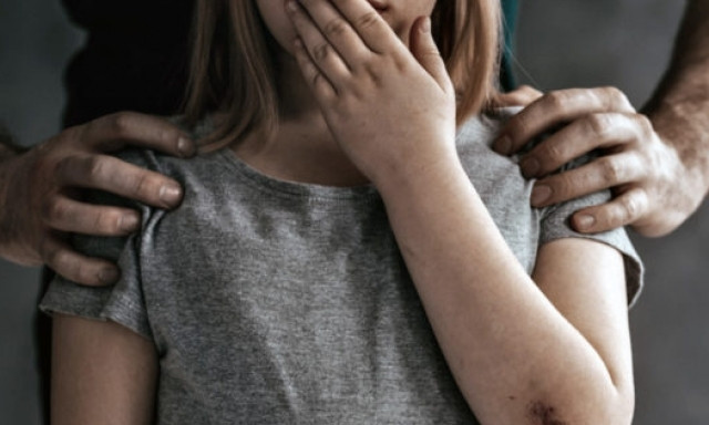Житель Днепропетровщины больше года насиловал 14-летнюю падчерицу