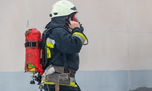 Пожар на Днепропетровщине: сотрудники ГСЧС тушили здание кинотеатра