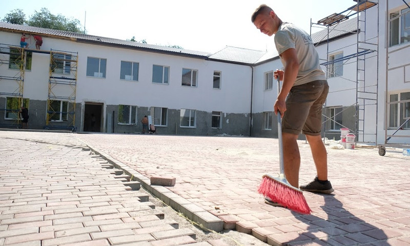На Днепропетровщине ремонтируют школы