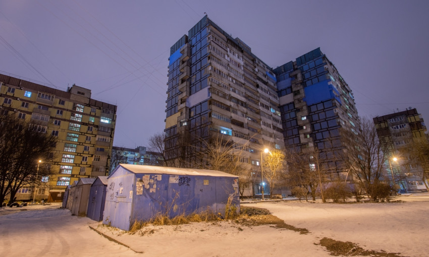 Ночной Днепр: как выглядят дворы на Березинской после заката