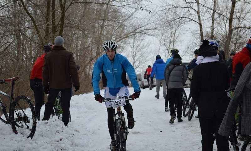 В Днепре прошли соревнования по зимнему велокроссу 