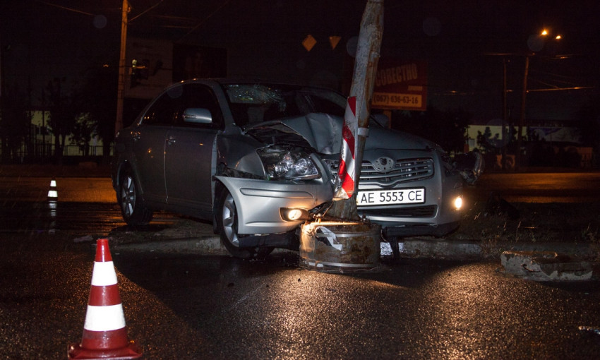 ДТП в Днепре: пьяный работник автомойки разбил чужое авто