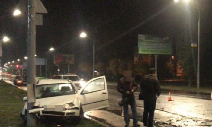 ДТП на Днепропетровщине: полицейский на Volkswagen Golf врезался в  Lada