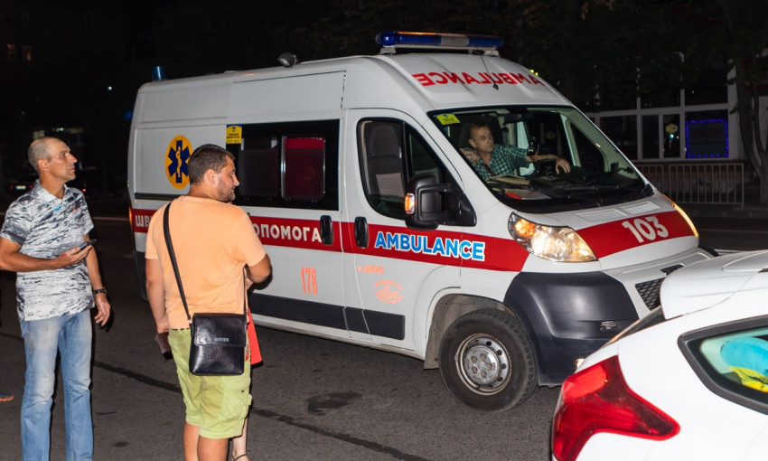 ДТП в Днепре: автомобиль сбил мужчину на Сичеславской Набережной