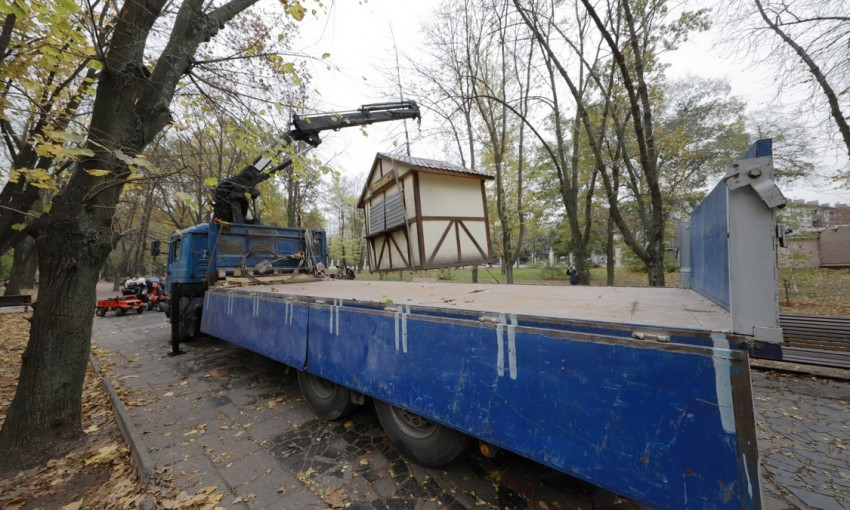 Днепр против МАФов: в парке Шевченко убрали старые киоски