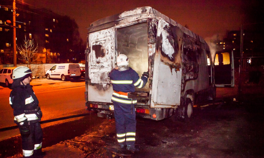 Пожар в Днепре: горел грузовой автомобиль 