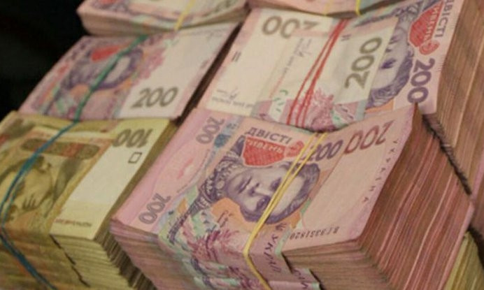 Днепр заплатит почти два миллиона гривен за танцы и шутки 