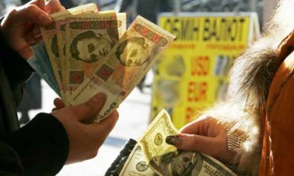 Жители Днепра требуют запретить обмен валют в центре 