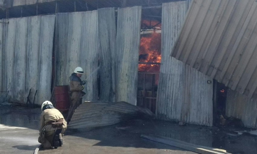 Пожар в Днепре: горел склад с гофрокартоном