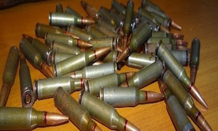 Жительница Днепропетровщины сдала полицейским пакет с боеприпасами
