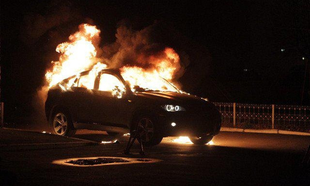 ДТП на Днепропетровщине: авто загорелось на дороге 