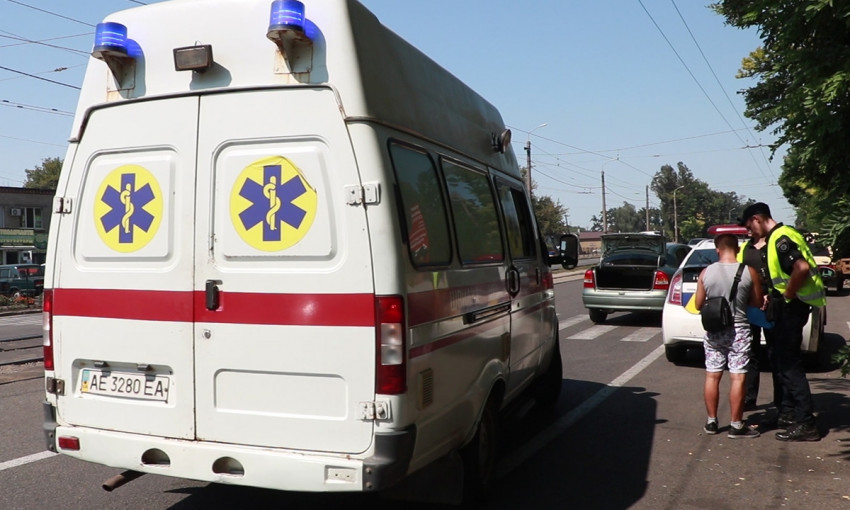 ДТП в Днепре: автомобиль сбил девушку 