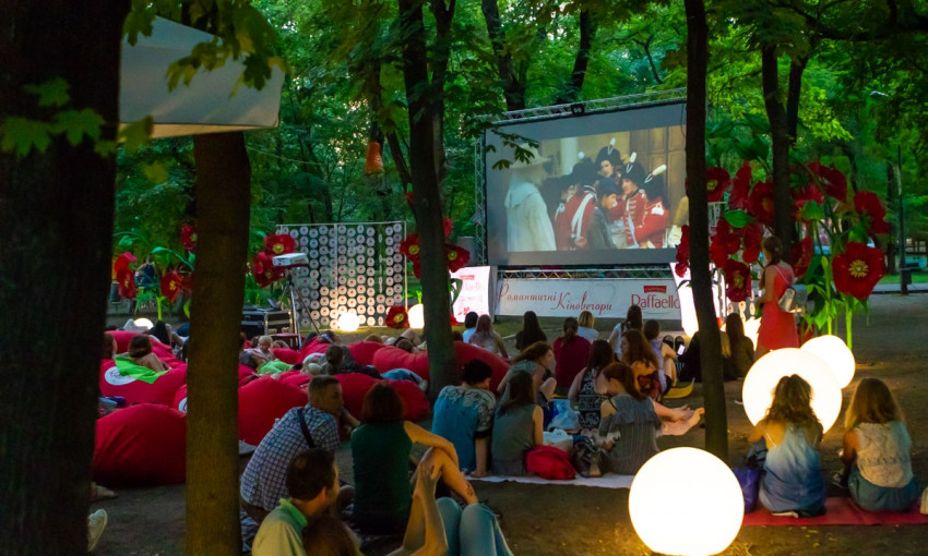 Кино в Днепре: в парке Глобы под открытым небом показывают фильмы