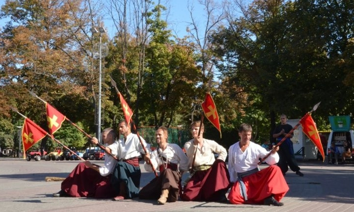 В Днепре прошел фестиваль казацких традиций