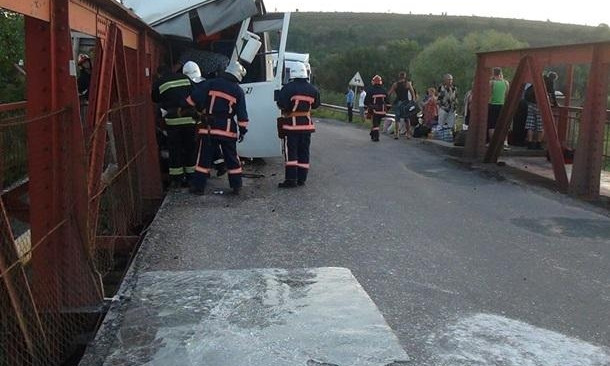 На Прикарпатье разбился автобус с туристами из Днепра 