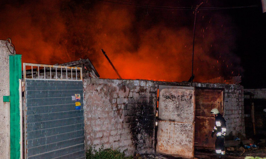 Пожар в Днепре: сгорел склад предприятия