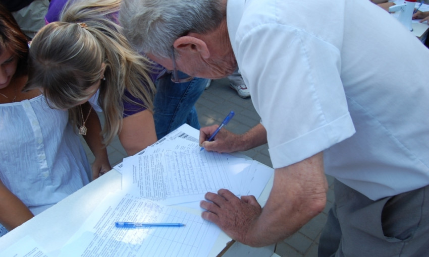 Днепряне собирают подписи против городских властей 