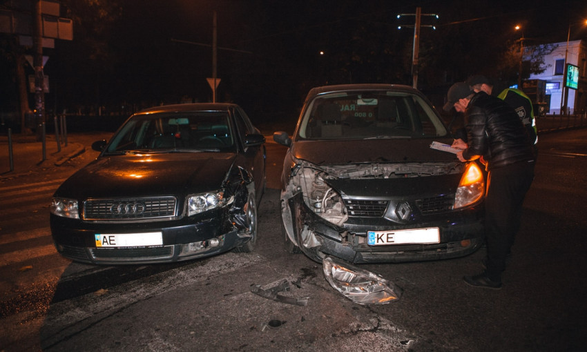 ДТП в Днепре: на дороге столкнулись Audi и Renault такси Uber