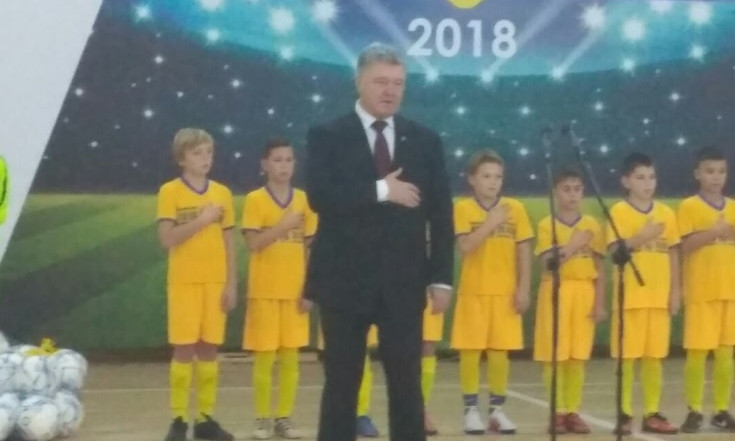 Петр Порошенко открыл чемпионат по мини-футболу в Слобожанском