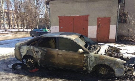 Пожар на Днепропетровщине: на улице загорелся автомобиль 