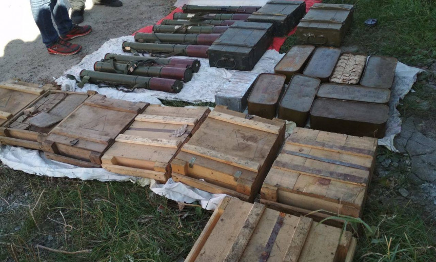 У жителя Днепропетровщины обнаружили более 1.5 тонн боеприпасов