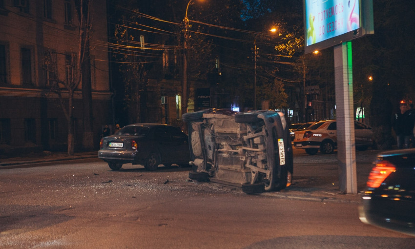ДТП в Днепре: на Староказацкой столкнулись Lanos и такси