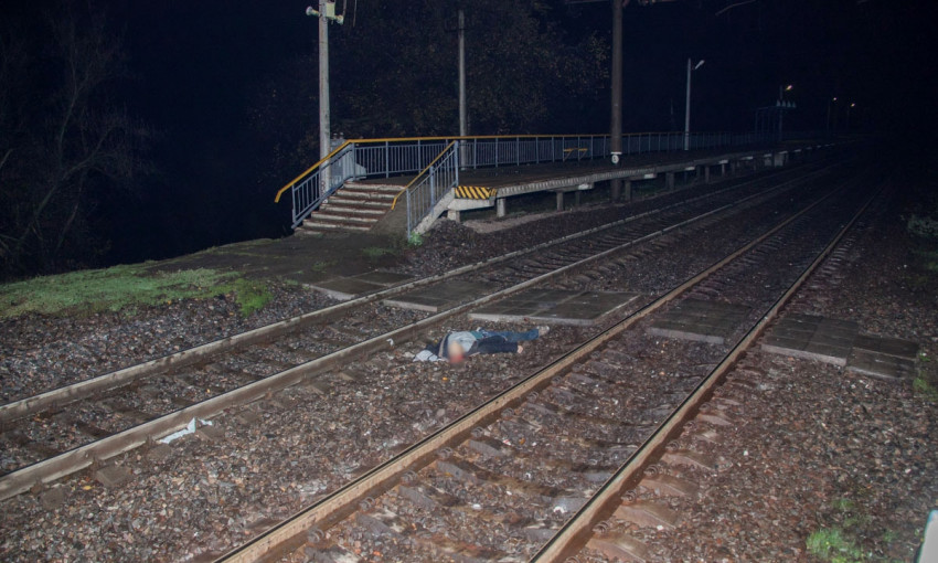 ЧП в Днепре: мужчину сбил товарный поезд 
