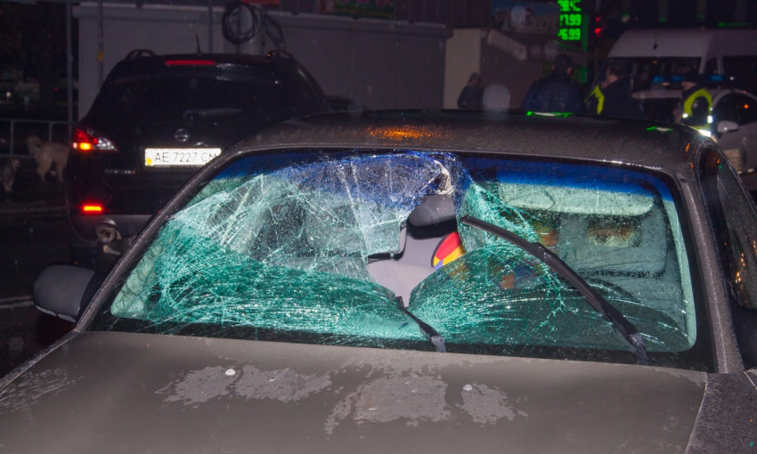 ДТП в Днепре: пешехода сбили сразу несколько авто