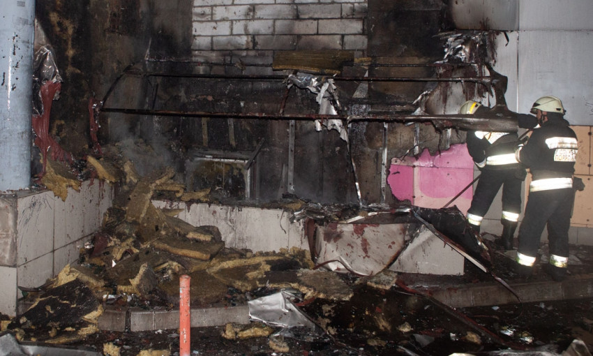 Пожар в Днепре: сотрудники ГСЧС тушили ТЦ «Мириада»