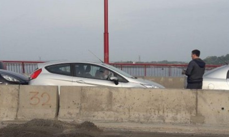 ДТП в Днепре: на Новом мосту столкнулись 4 автомобиля 