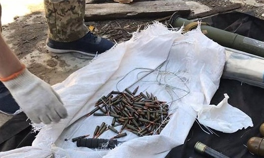 Житель Днепропетровщины устроил склад оружия