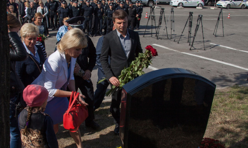 В Днепре открыли мемориал погибшим правоохранителям 