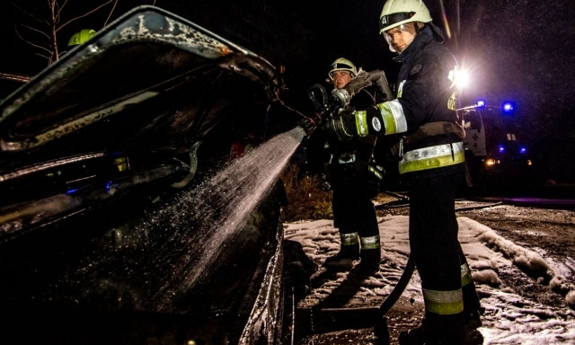 Пожар на Днепропетровщине: сотрудники ГСЧС тушили шесть автомобилей