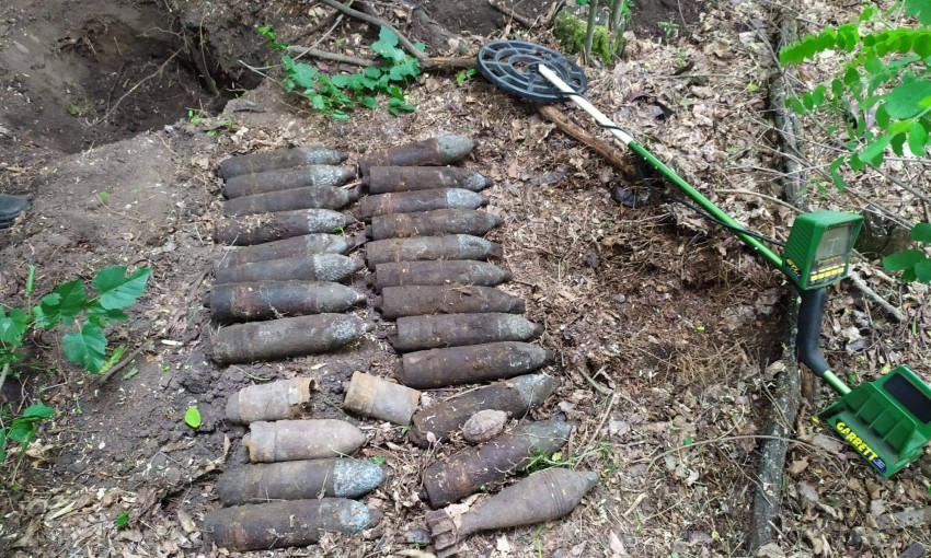 Под Днепром мужчина нашел 23 боеприпаса