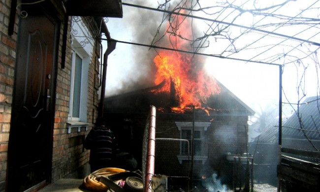 На Днепропетровщине попытка сжечь мусор закончилась пожаром