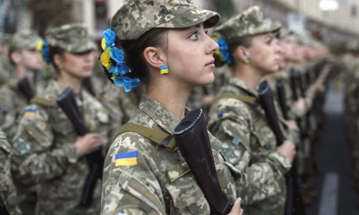 В Днепре обсудили возможность призыва женщин в армию 