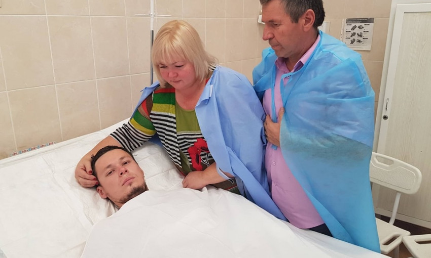 В больницу Мечникова привезли раненого бойца