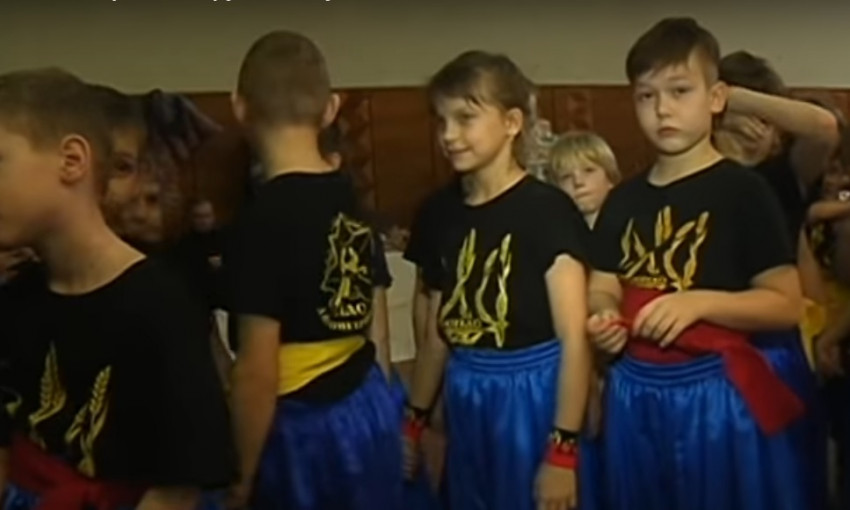 В Днепре малыши соревновались в искусстве украинского боя 