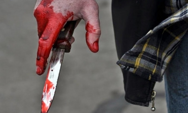 В Днепре мужчина напал на знакомых с ножом 