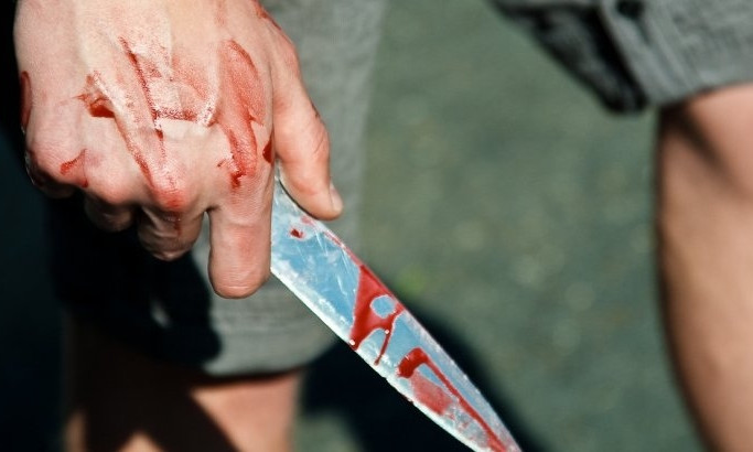 На Днепропетровщине пьяный мужчина напал на приятеля с ножом 