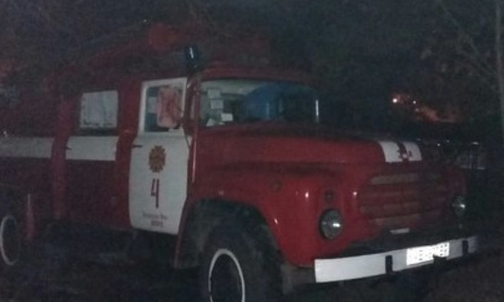 Пожар на Днепропетровщине: сотрудники ГСЧС тушили дом 