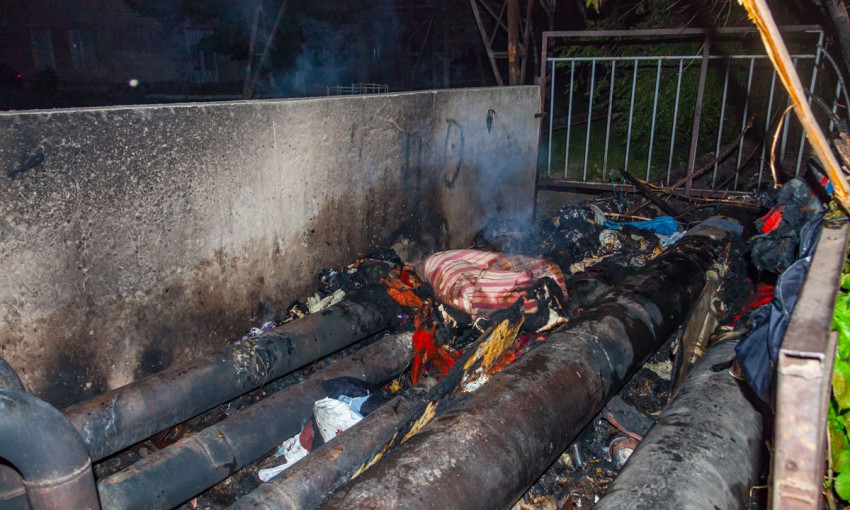 Пожар в Днепре: на Слобожанском проспекте горела теплотрасса