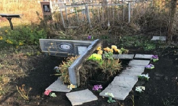 Ничего святого: на Днепропетровщине вандал разрушил 23 могилы 