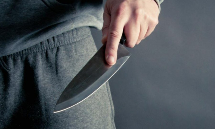 На Днепропетровщине по школе ночью гулял мужчина с ножом 