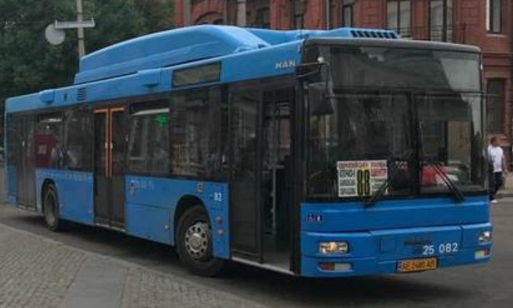 В Днепре появились 11,5-метровые автобусы 
