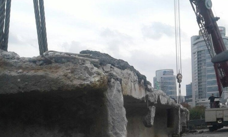 Ремонт Нового моста в Днепре: на мосту демонтируют несущие балки 