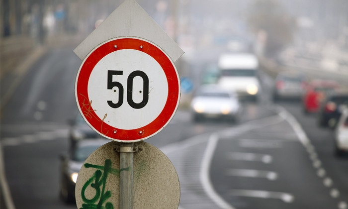 На дорогах Днепра хотят ограничить скорость до 50 км в час